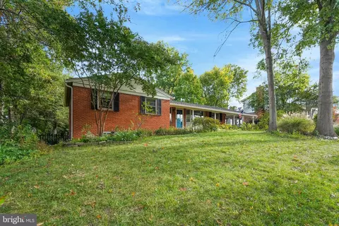 8815 Fort Dr, Manassas, VA 20110