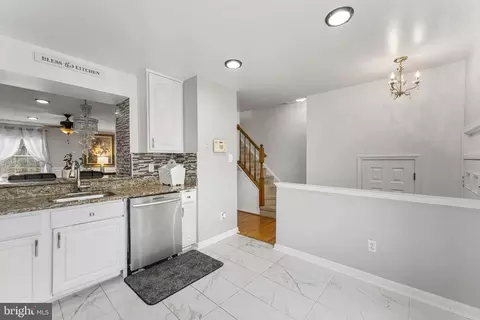 8733 Deblanc Pl, Manassas, VA 20110 photo 6