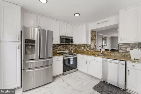8733 Deblanc Pl, Manassas, VA 20110 photo 8