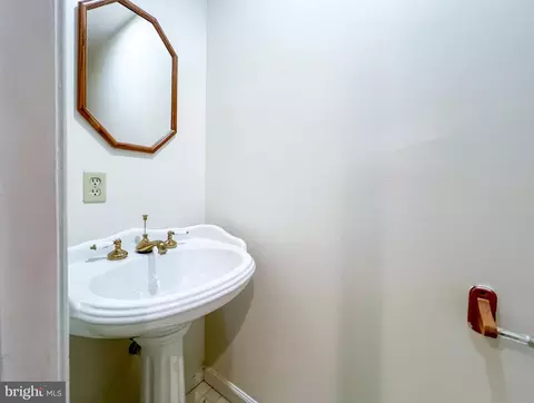 8463 Braxted Ln, Manassas, VA 20110 photo 29