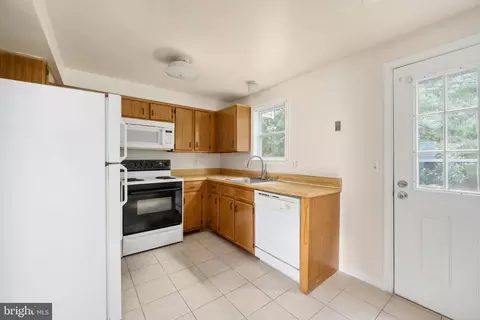 8463 Braxted Ln, Manassas, VA 20110 photo 10