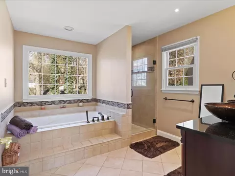 Bath - 9354 River Crest Rd, Manassas, VA 20110 photo 2 of 5