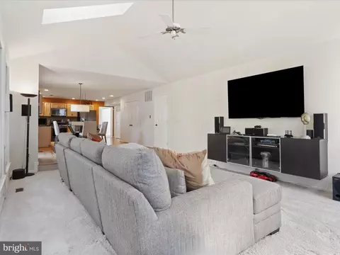 Living - 9354 River Crest Rd, Manassas, VA 20110 photo 3 of 3
