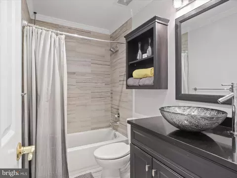Bath - 9354 River Crest Rd, Manassas, VA 20110 photo 4 of 5