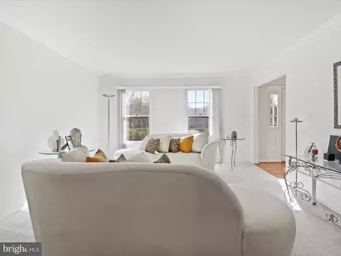 Living - 9354 River Crest Rd, Manassas, VA 20110 photo 1 of 3