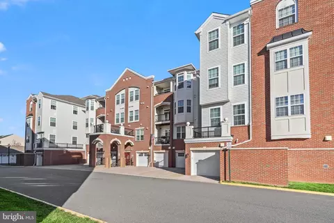 10273 Fountain Cir #204, Manassas, VA 20110