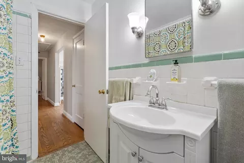 Bath - 9312 Stuart Ave, Manassas, VA 20110 photo 2 of 3
