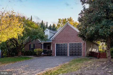 9002 Weir St, Manassas, VA 20110 photo 2