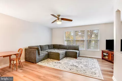 Living - 9562 Buttonbush Ct, Manassas, VA 20110 photo 1 of 2