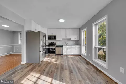 8527 Piney Point Ct, Manassas, VA 20110 photo 5