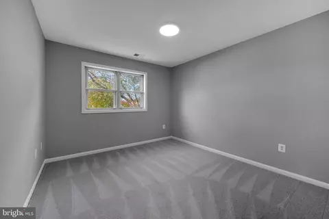 8527 Piney Point Ct, Manassas, VA 20110 photo 13