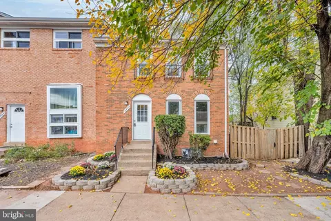 8527 Piney Point Ct, Manassas, VA 20110