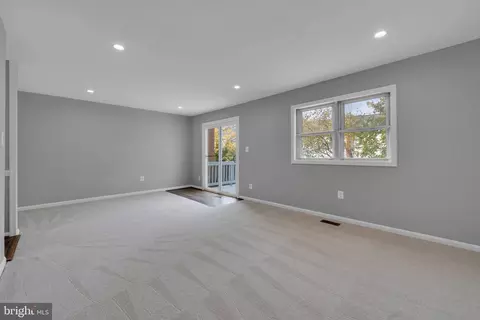 8527 Piney Point Ct, Manassas, VA 20110 photo 23