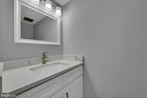 8527 Piney Point Ct, Manassas, VA 20110 photo 22