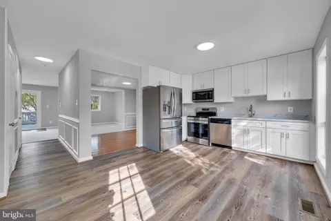 8527 Piney Point Ct, Manassas, VA 20110 photo 4