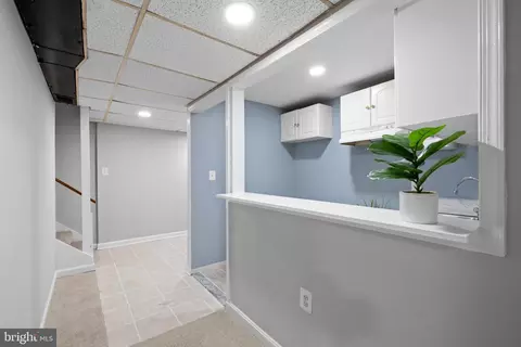 Entry Way - 9195 Winterset Dr, Manassas, VA 20110 photo 6 of 9