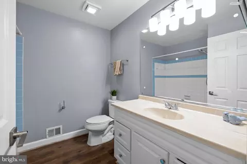 Bath - 9195 Winterset Dr, Manassas, VA 20110 photo 2 of 4