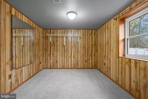 Bedroom - 9195 Winterset Dr, Manassas, VA 20110 photo 2 of 3