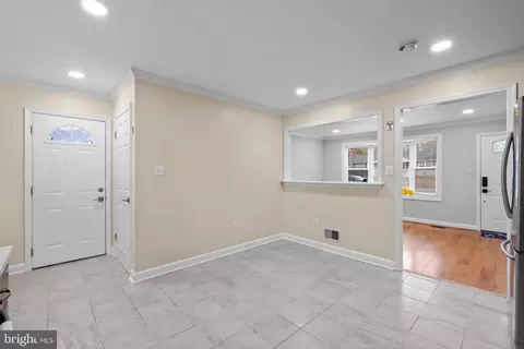 Entry Way - 9195 Winterset Dr, Manassas, VA 20110 photo 3 of 9