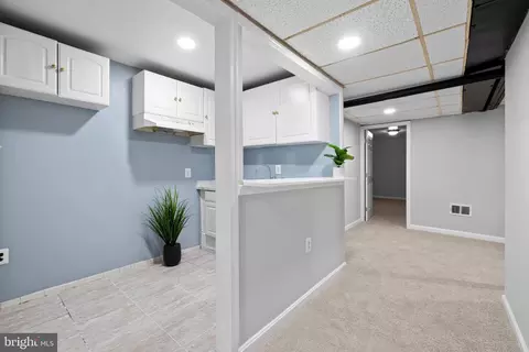 Entry Way - 9195 Winterset Dr, Manassas, VA 20110 photo 5 of 9