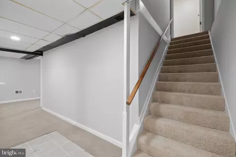 Entry Way - 9195 Winterset Dr, Manassas, VA 20110 photo 4 of 9