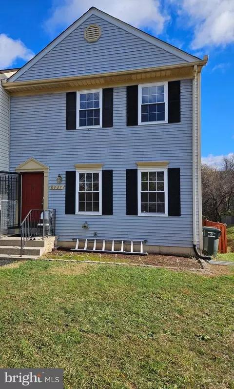 8627 Point Of Woods Dr, Manassas, VA 20110