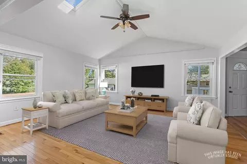 8803 Cather Ave, Manassas, VA 20110 photo 2