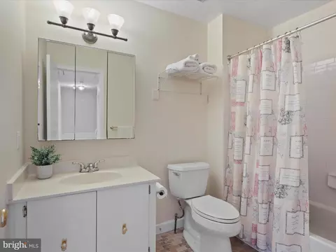 Bath - 9022 Miles Pl, Manassas, VA 20110 photo 3 of 3