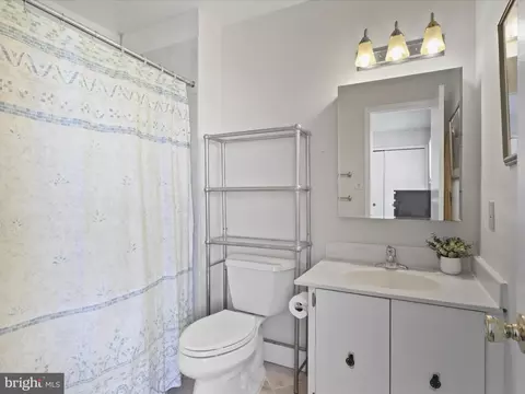 Bath - 9022 Miles Pl, Manassas, VA 20110 photo 2 of 3