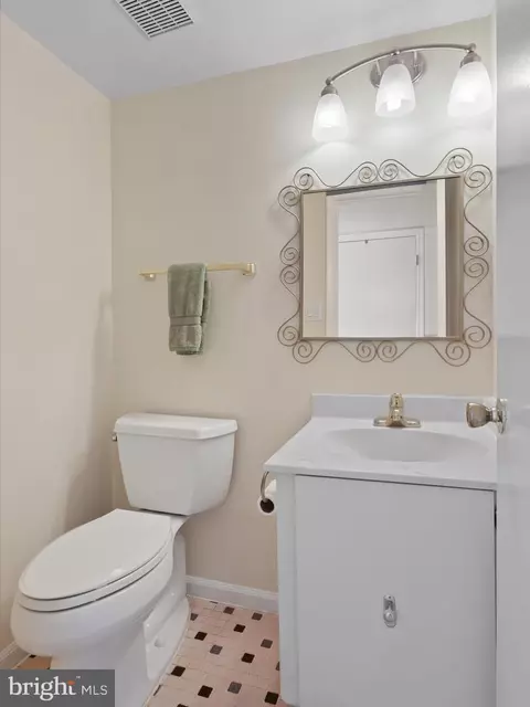 Bath - 9022 Miles Pl, Manassas, VA 20110 photo 1 of 3