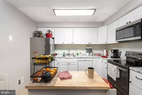 Kitchen - 9728 Bragg Ln, Manassas, VA 20110 photo 2 of 2