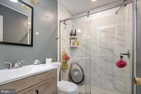 Bath - 9728 Bragg Ln, Manassas, VA 20110 photo 1 of 2