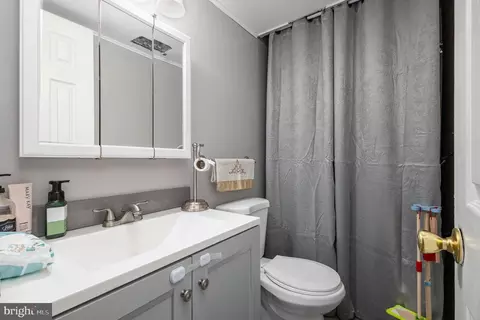 Bath - 9728 Bragg Ln, Manassas, VA 20110 photo 2 of 2