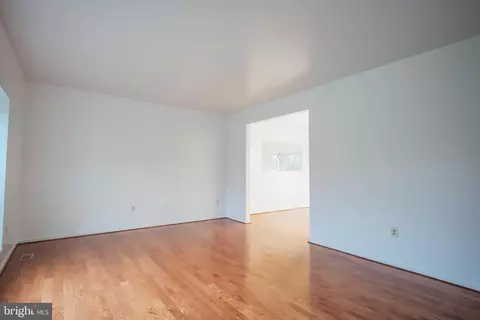 Living - 8675 Nagle St, Manassas, VA 20110 photo 1 of 11