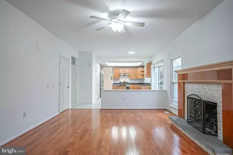 Living - 8675 Nagle St, Manassas, VA 20110 photo 9 of 11