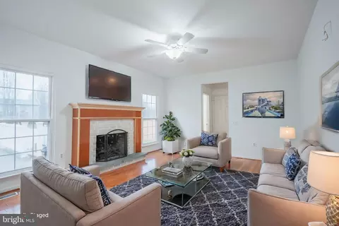 Living - 8675 Nagle St, Manassas, VA 20110 photo 6 of 11