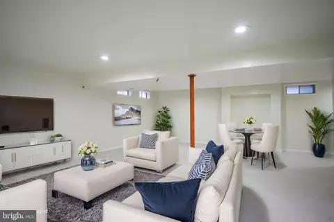 Living - 8675 Nagle St, Manassas, VA 20110 photo 11 of 11