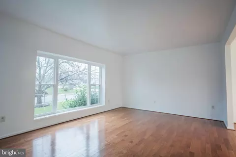 Living - 8675 Nagle St, Manassas, VA 20110 photo 3 of 11