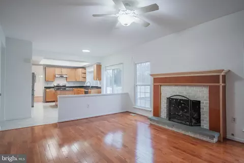 Living - 8675 Nagle St, Manassas, VA 20110 photo 8 of 11