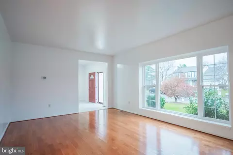 Living - 8675 Nagle St, Manassas, VA 20110 photo 4 of 11