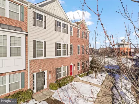 8820 S Bentfield Dr S, Manassas, VA 20110