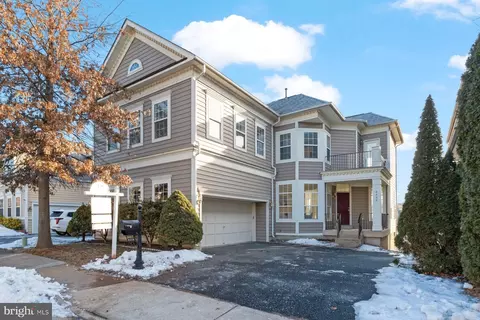 8329 Tillett Loop, Manassas, VA 20110