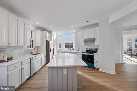 Kitchen - 8329 Tillett Loop, Manassas, VA 20110 photo 2 of 2