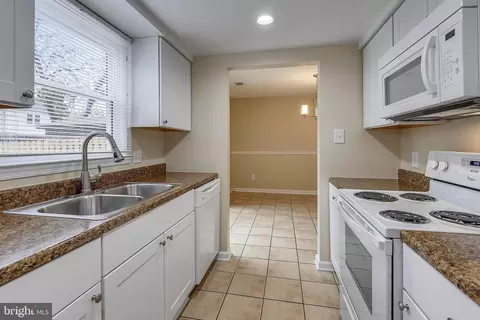 9059 Mcclellan Comn Comn, Manassas, VA 20110 photo 10