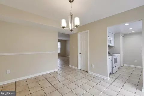 9059 Mcclellan Comn Comn, Manassas, VA 20110 photo 8