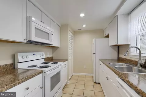 9059 Mcclellan Comn Comn, Manassas, VA 20110 photo 9