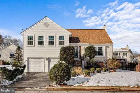 10242 Racquet Cir, Manassas, VA 20110