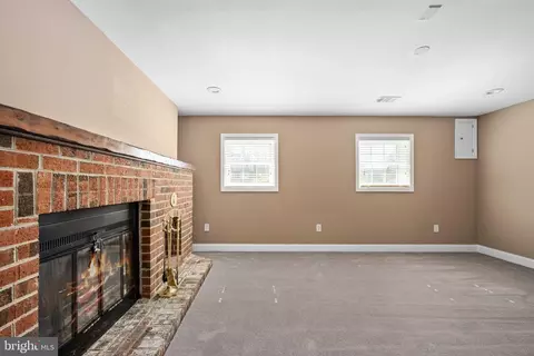 Living - 8601 Weems Rd, Manassas, VA 20110 photo 5 of 5
