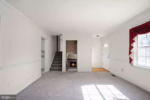 Living - 8601 Weems Rd, Manassas, VA 20110 photo 2 of 5