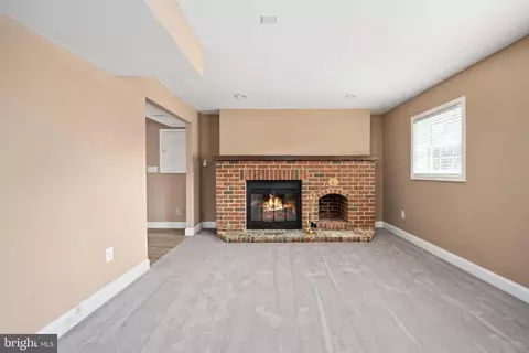 Living - 8601 Weems Rd, Manassas, VA 20110 photo 4 of 5